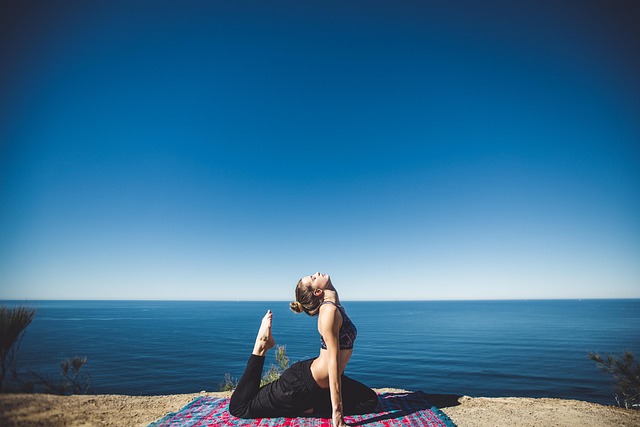 Israeli shore sanctuary designed for openness, wellness, and bright blue air