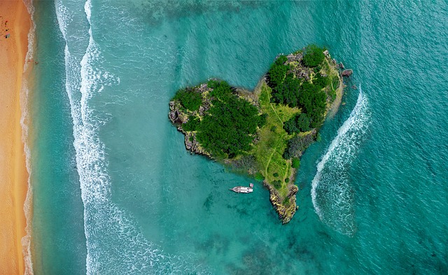 Mauritian lagoon sanctuary softened by tropical polish and honeymoon light